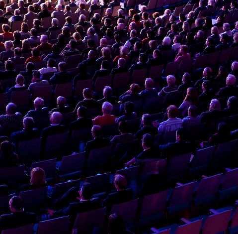 Guests networking at the Global Investment Summit